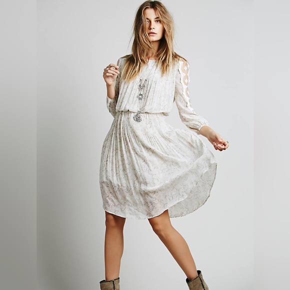 Free People Dresses & Skirts - Free People Charlotte Floral Chiffon Midi Dress